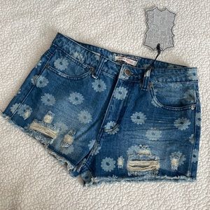 Hot Kiss Distressed Juniors Cici Shorts